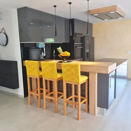 I&n - Crowonder Luxury Rent