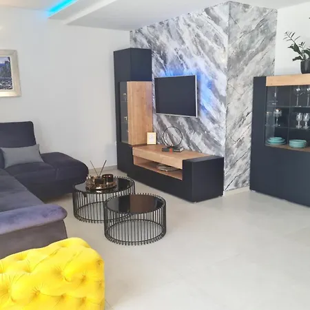 I&n - Crowonder Luxury Rent Majici